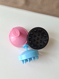 سرشور سیلیکونی باکیفیت Silicone Brush دارای دندانه های نرم برای شستشوی مو ، افزایش گردش خون پوست سر، کاهش ریزش مو و ماساژ ملایم پوست کف سر
