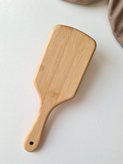برس چوبی بامبوBAMBOO مربعی ضد وز و ضد گره ضد الکتریسته دارای طراحی سبک با چوب و دندانه با کیفیت مخصوص مراقبت مو و ماساژ پوست سر و جلوگیری از چرب شدن مو و موخوره
