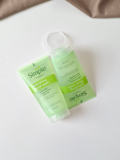 ژل شستشوی رفرشینگ سیمپل simple مدلRefreshing Facial Wash مناسب پوست های نرمال تا مختلف حجم ۱۵۰ میل