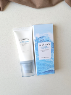 ضدآفتاب بیرنگ سنتلا مدل Centella SPF50+ PA++++ اسکین 1004 مناسب انواع پوست حتی پوست حساس حجم 50میل اورجینال