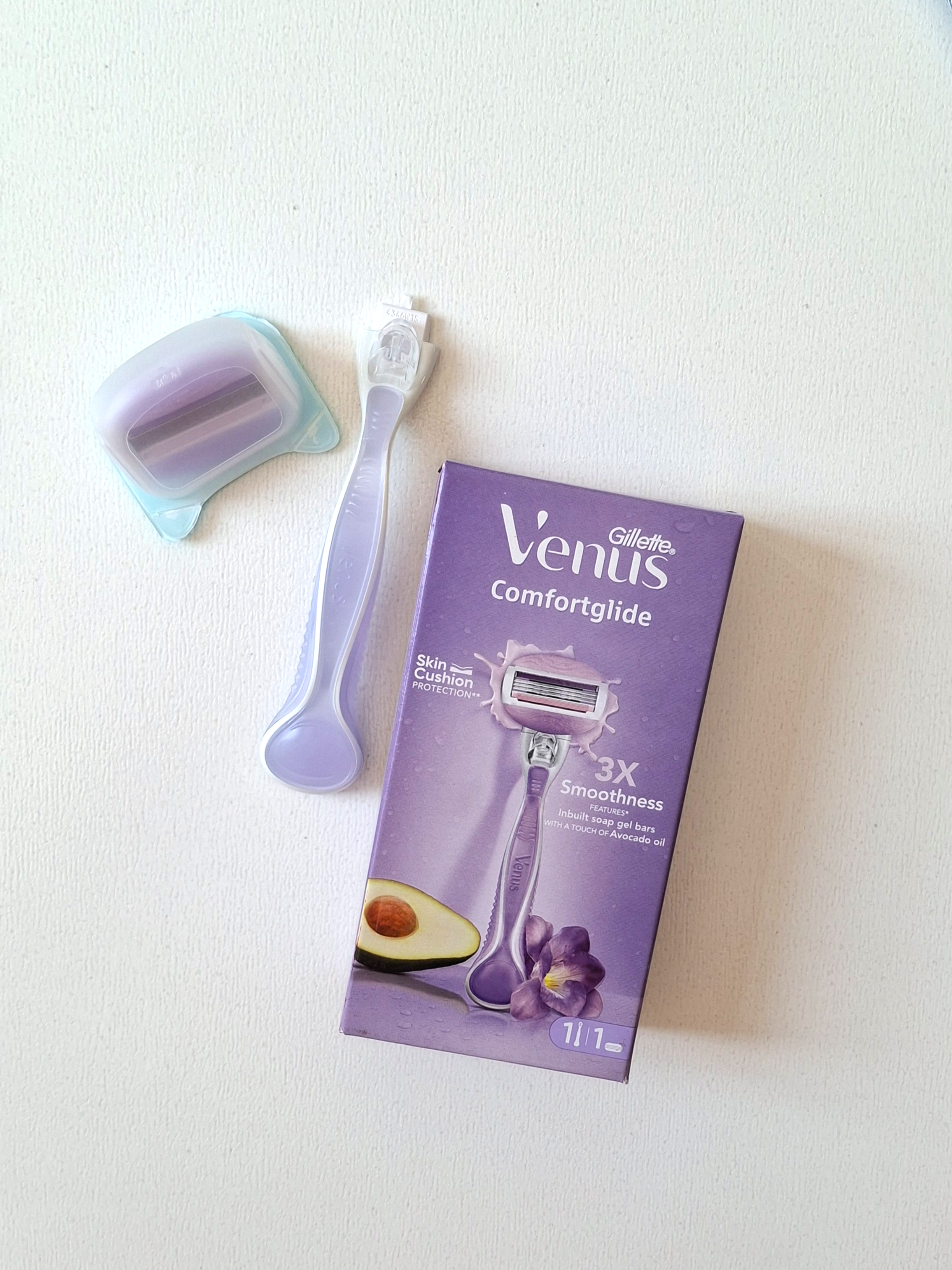 تیغ ژیلت ونوس تک سر بنفش Venusبا رایحه آووکادو ضدحساسیت سه تیغ با نوار ژلی (مرطوب کننده و صابونی)