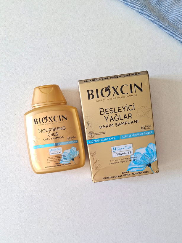 شامپو طلایی فری سولفات بیوکسینBioxcin حاوی روغن های مغذی و ضد ریزش مو مناسب موهای خشک و آسیب دیده، حجم دهنده و ابریشم سازی و تقویت موها، ضدریزش و استحکام و رویش مجدد موها حجم ۳۰۰میل