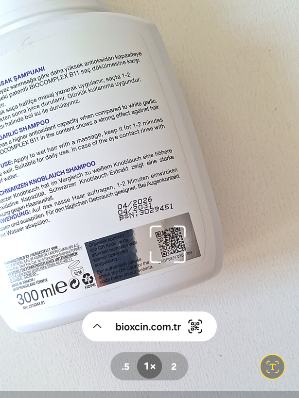 شامپو سفید سیر سیاه بیوکسین Bioxcin بدون سولفات حاوی عصاره سیر سیاه ضد ریزش و تقویتکننده مو مناسب موهای چرب ضعیف و شکننده حجم ۳۰۰میل
