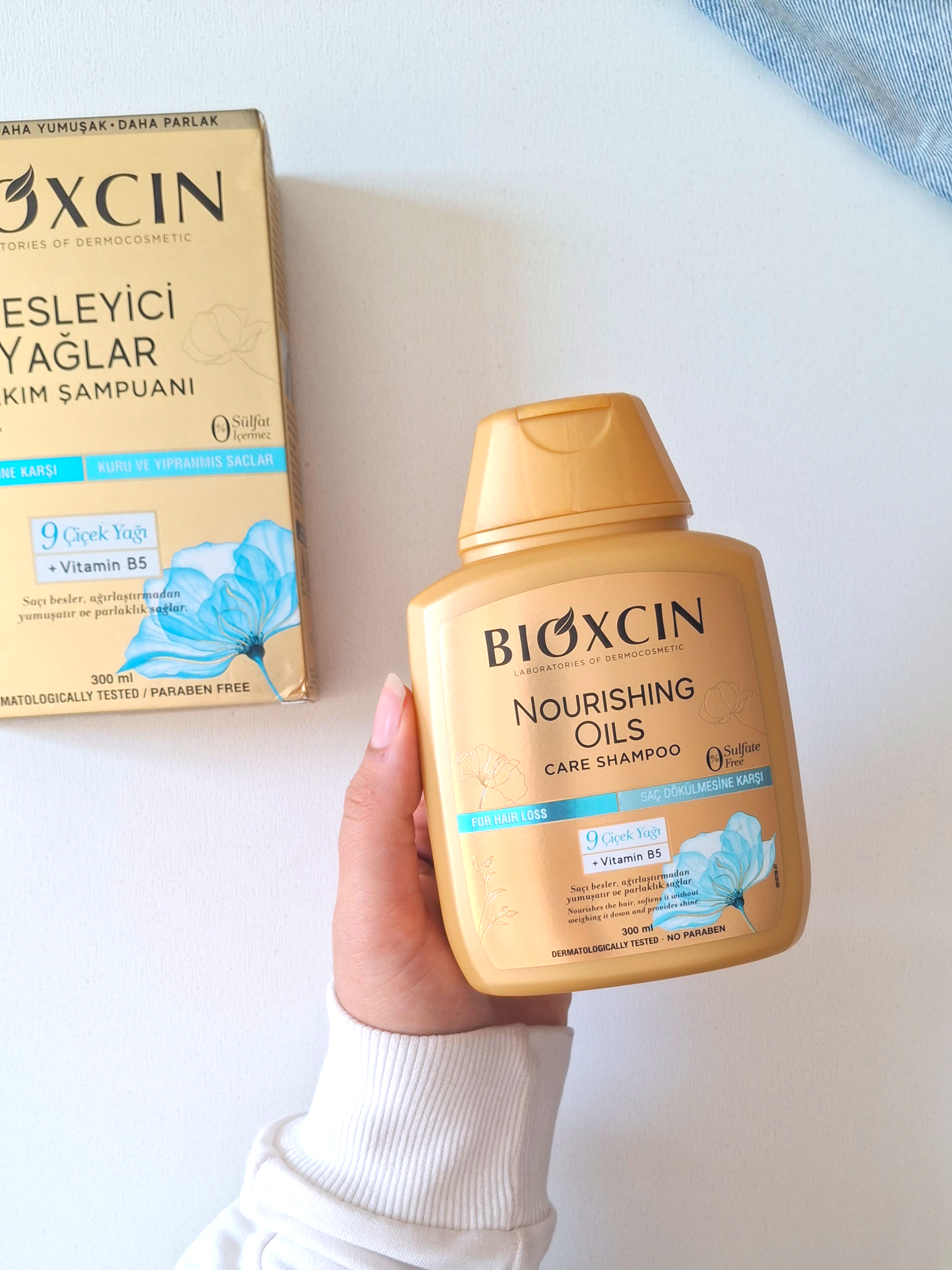 شامپو طلایی فری سولفات بیوکسینBioxcin حاوی روغن های مغذی و ضد ریزش مو مناسب موهای خشک و آسیب دیده، حجم دهنده و ابریشم سازی و تقویت موها، ضدریزش و استحکام و رویش مجدد موها حجم ۳۰۰میل